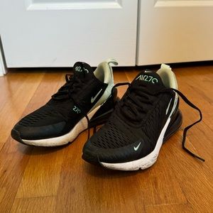 Nike women’s air max 270 sneakers. Size 7